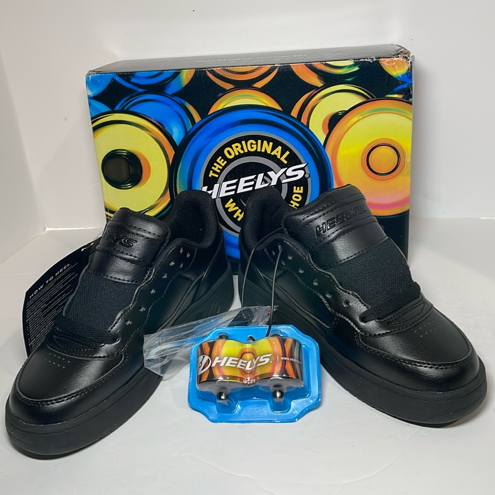 Heelys Black Sneaker Shoes with Wheels Youth Size 4 Brand New with Tags